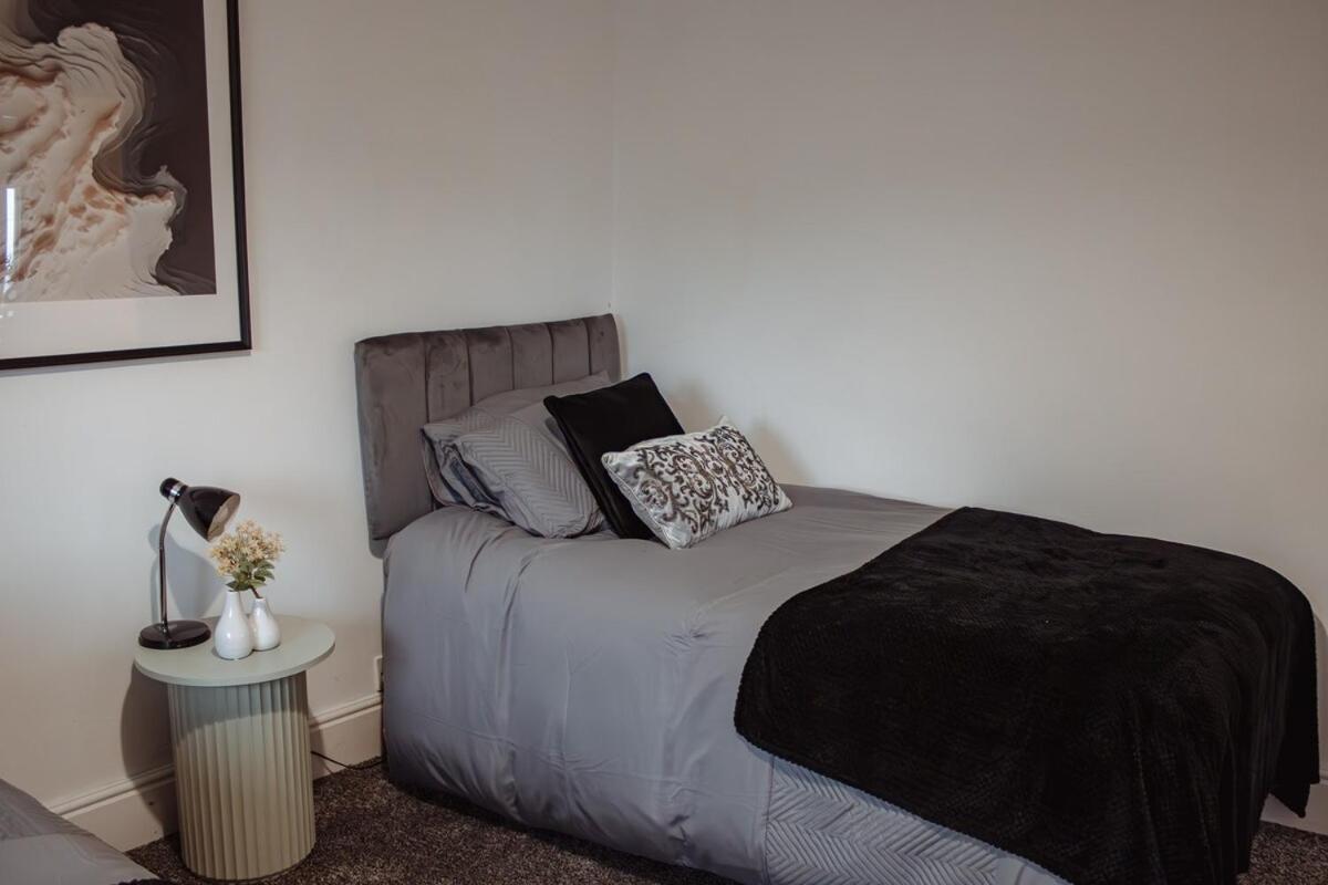 Spacious & Modern 8-Bed Home - Sleeps 13 - Parking Horsforth Luaran gambar